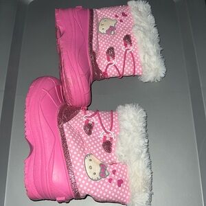 Hello Kitty character snow boots 11/12. VGUC.